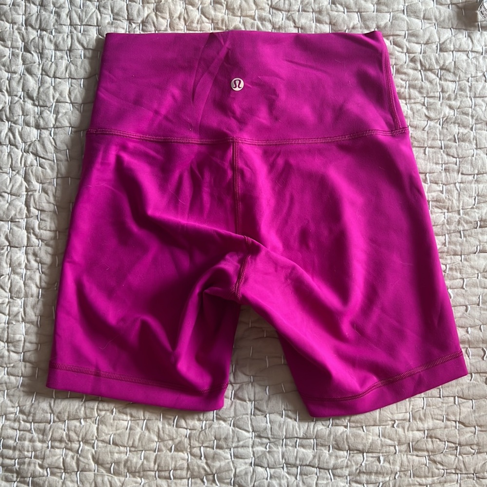 Lululemon size 6 6in Wunder Train bike short in Raspberry